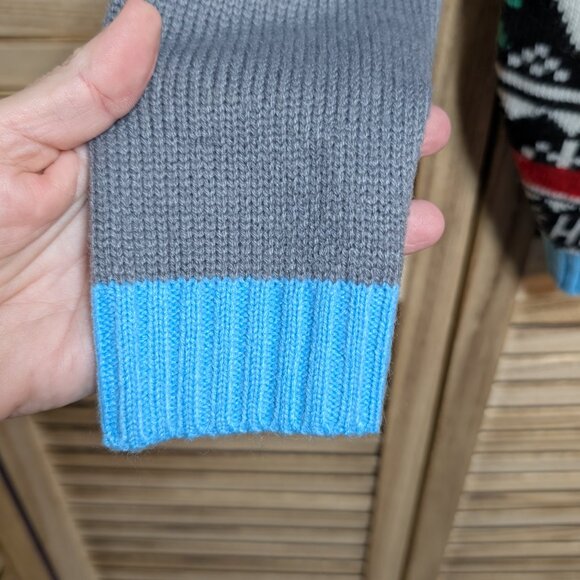 Festive Christmas Cardigan with Santa and Snowflakes Size Small - Picture 3 of 9